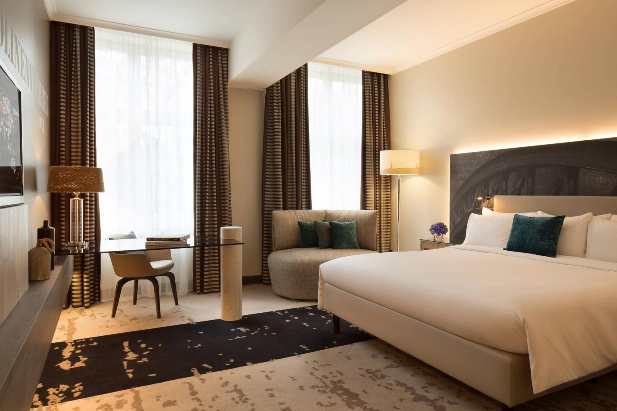 Superior Room, Larger Guest room, 1 King